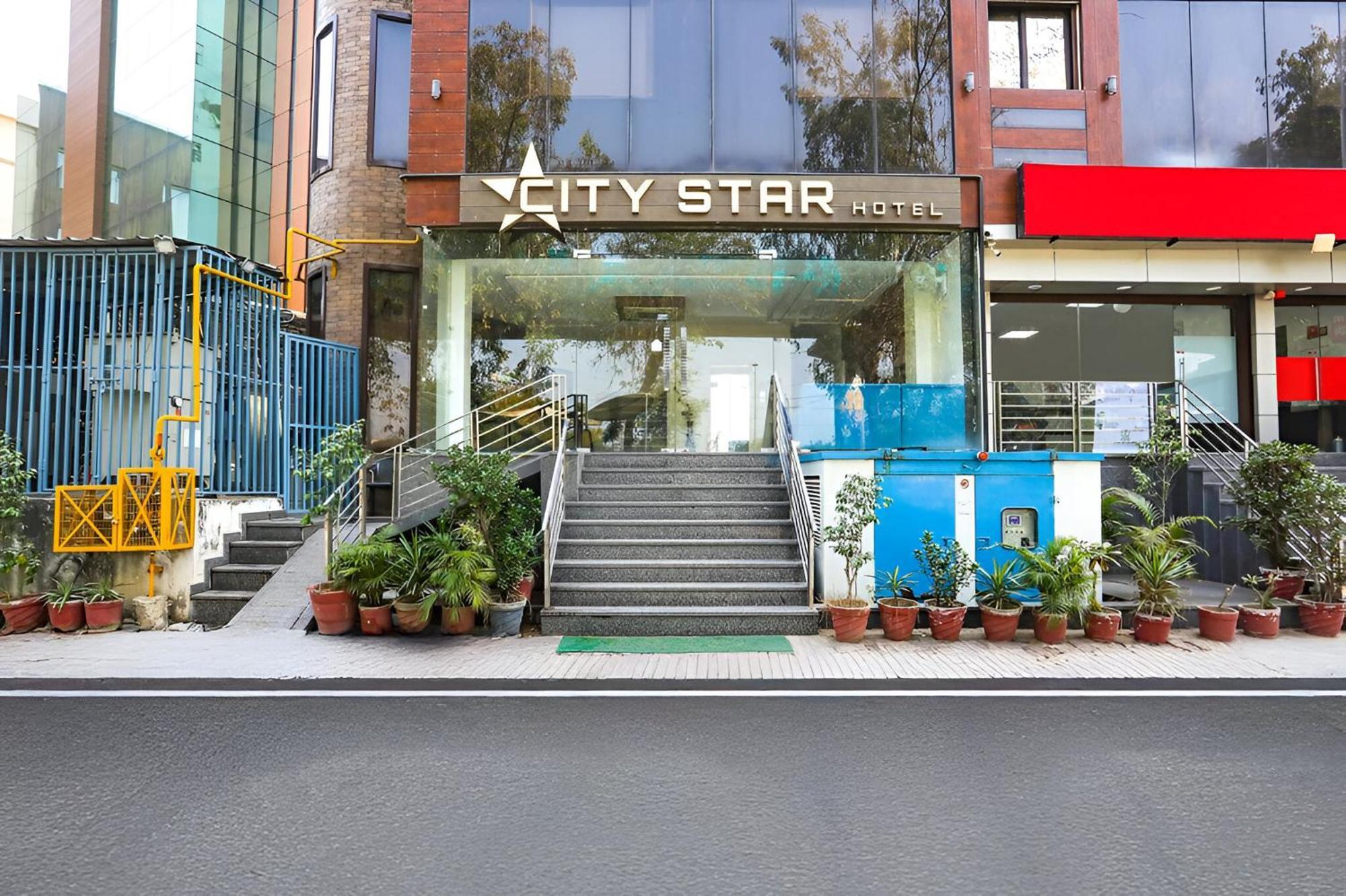 Hotel Sahibs Star - Free Taj Mahal Ticket Agra (Uttar Pradesh)