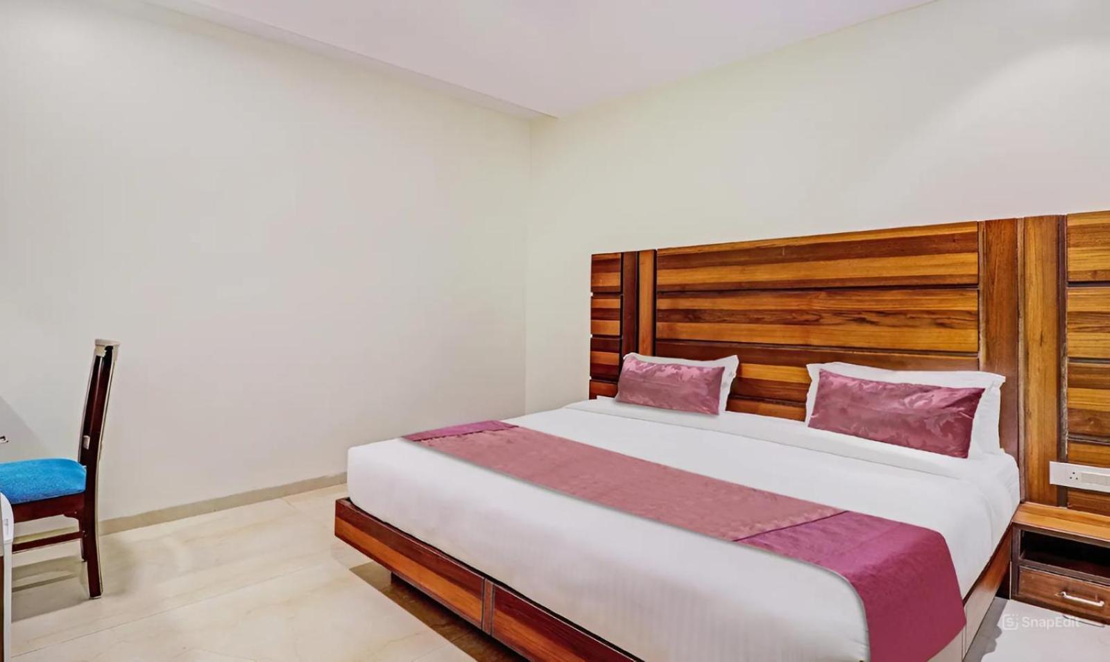 Hotel Sahibs Star - Free Taj Mahal Ticket Agra (Uttar Pradesh)