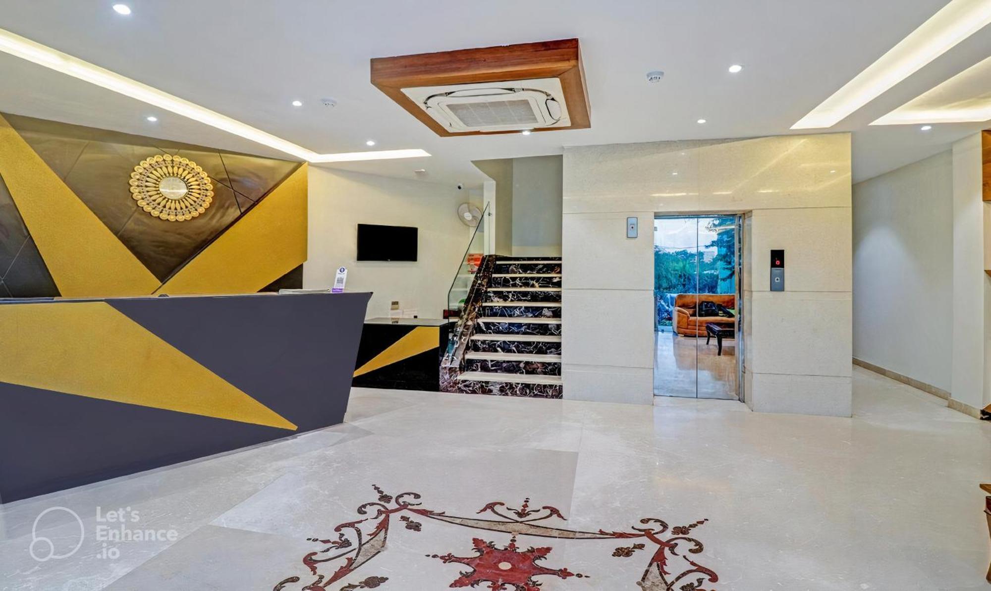 Sahibs Star - Free Taj Mahal Ticket Hotel 3*