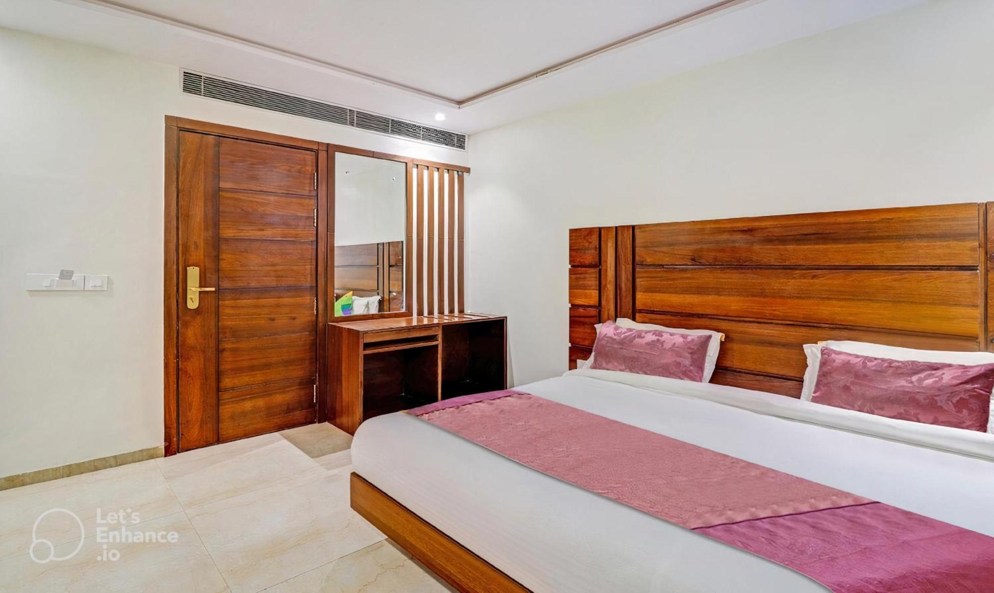 Hotel Sahibs Star - Free Taj Mahal Ticket 3*